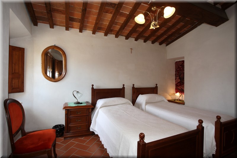 bedroom with view of the courtyard of farmhouse Poggiolo on the first floor