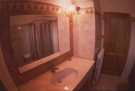 Salle de bains au rez de chaussee San Savino